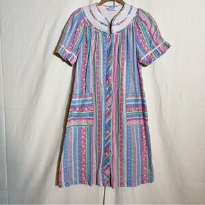 Vintage leisure life // Colorful Striped Women's pajama Dress size medium VTG